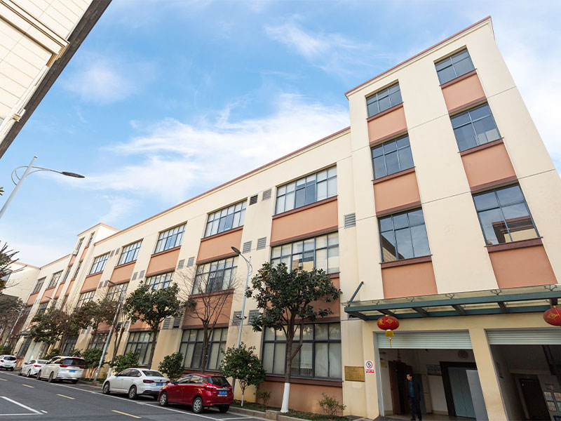 المصنع الخارجي